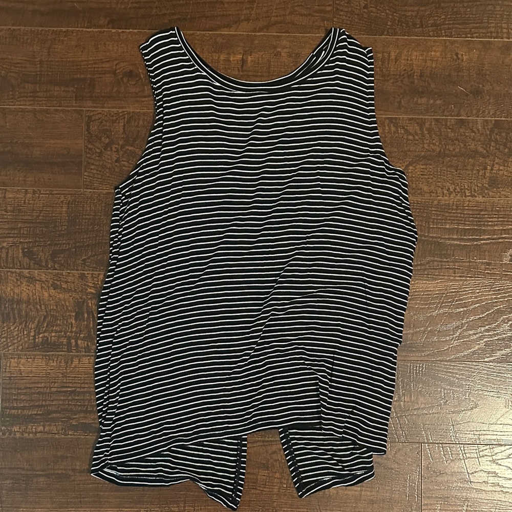 Old Navy Black and White Striped Tank Top Size Large